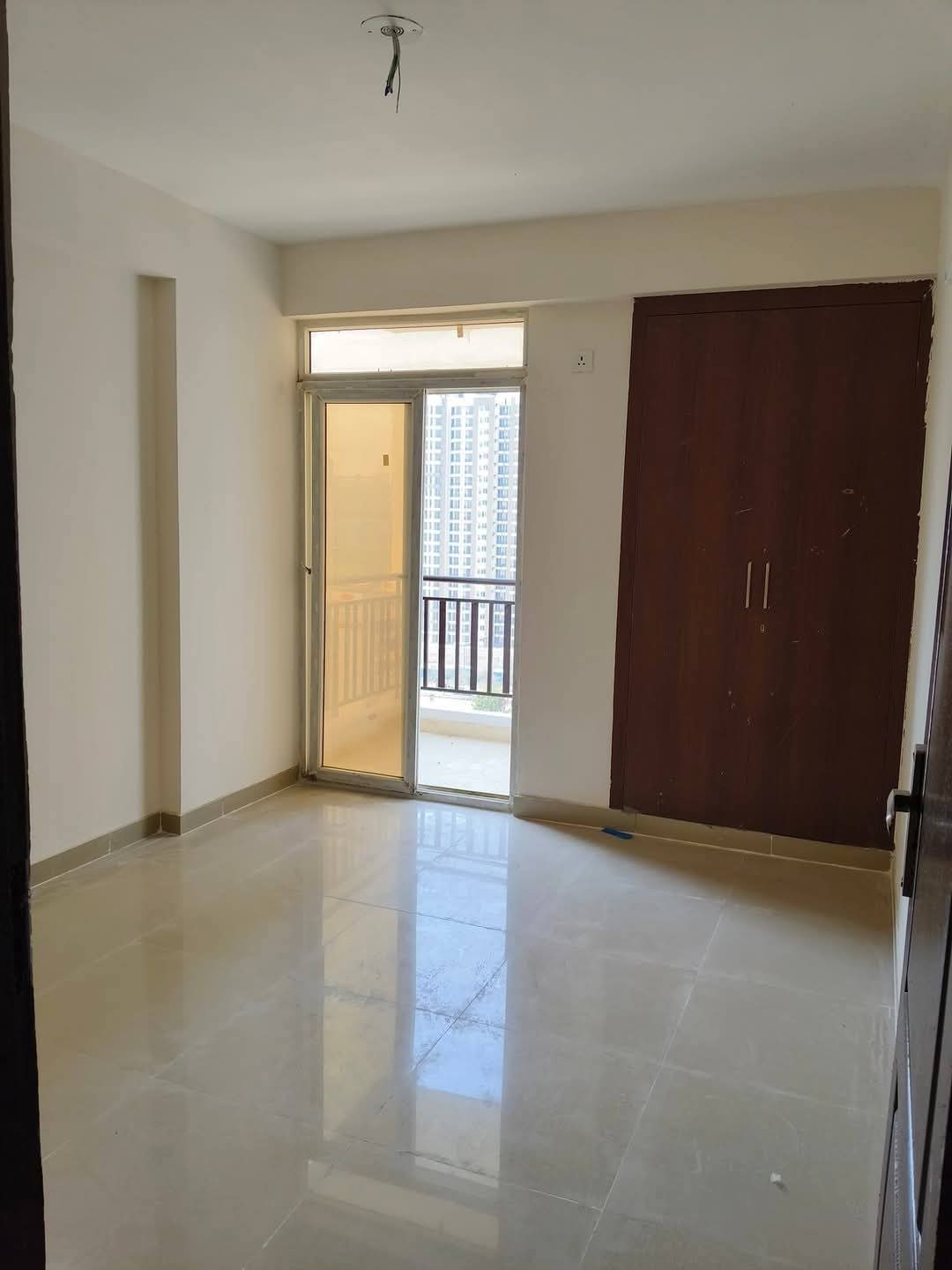 Aims Green Avenue : 2 BHK Semi Furnished flat for rent in Sector 4, Noida Extension