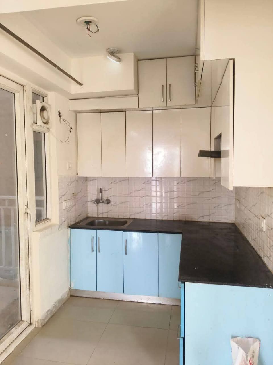 Aims Green Avenue : 2 BHK Semi Furnished flat for rent in Sector 4, Noida Extension