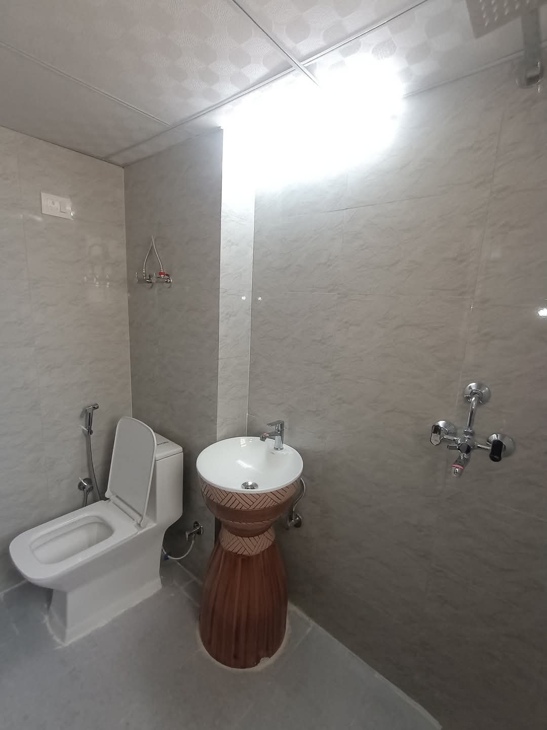 Aims Green Avenue : 3 BHK Semi Furnished Flat for rent in Sector 4, Noida Extension