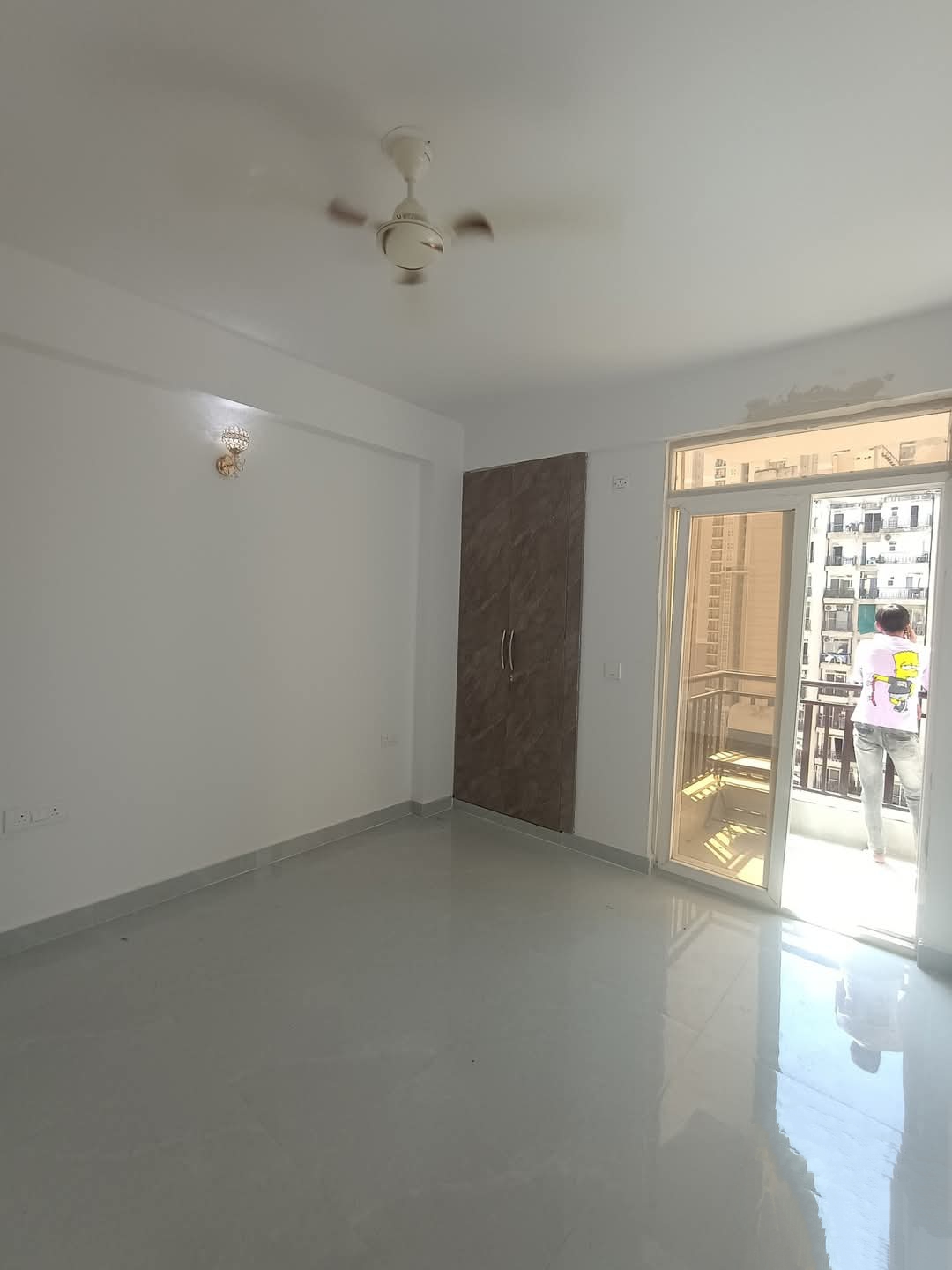 Aims Green Avenue : 3 BHK Semi Furnished Flat for rent in Sector 4, Noida Extension