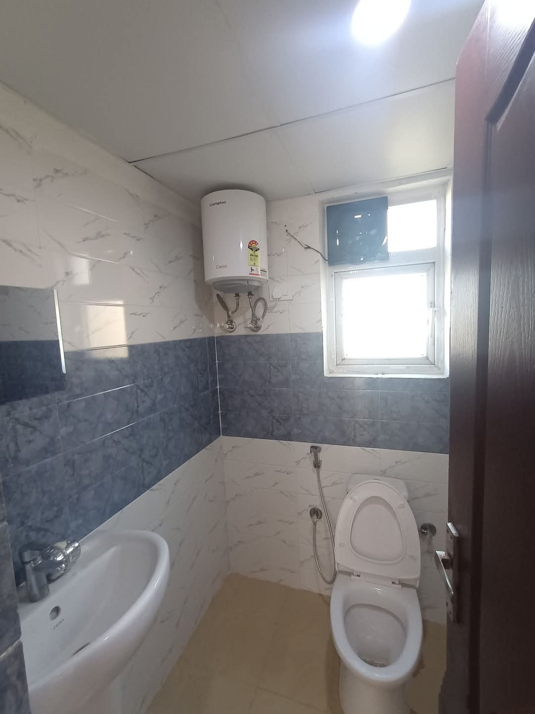 Aims Green Avenue : 3 BHK Semi Furnished Flat for rent in Sector 4, Noida Extension