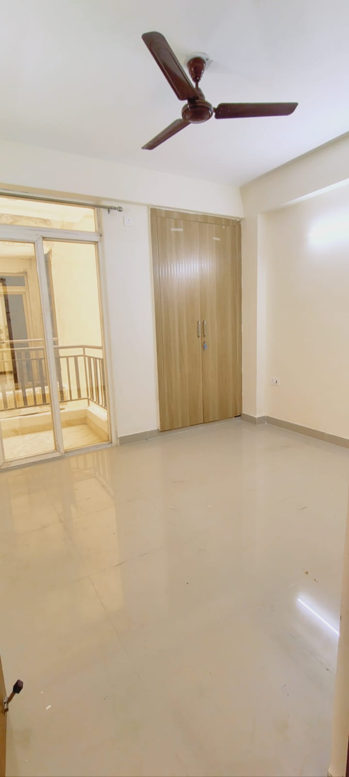Aims Green Avenue : 3 BHK Semi Furnished Flat for sale in Sector 4, Noida Extension