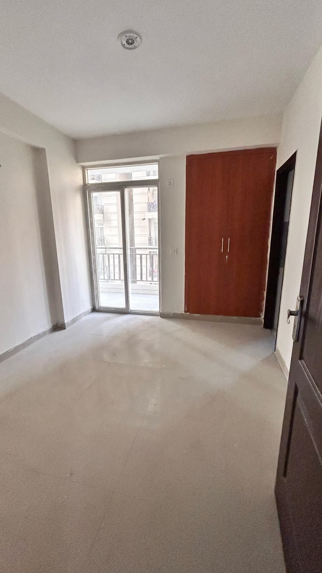 Aims Green Avenue : 3 BHK Semi Furnished Flat for sale in Sector 4, Noida Extension