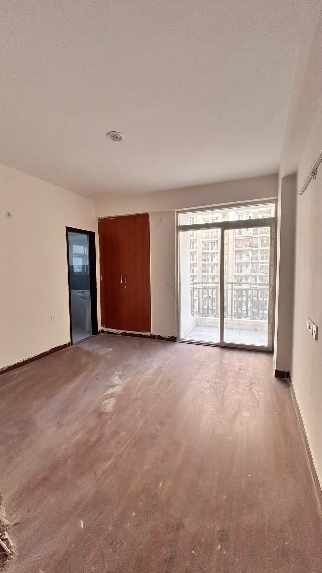 Aims Green Avenue : 3 BHK Semi Furnished Flat for sale in Sector 4, Noida Extension