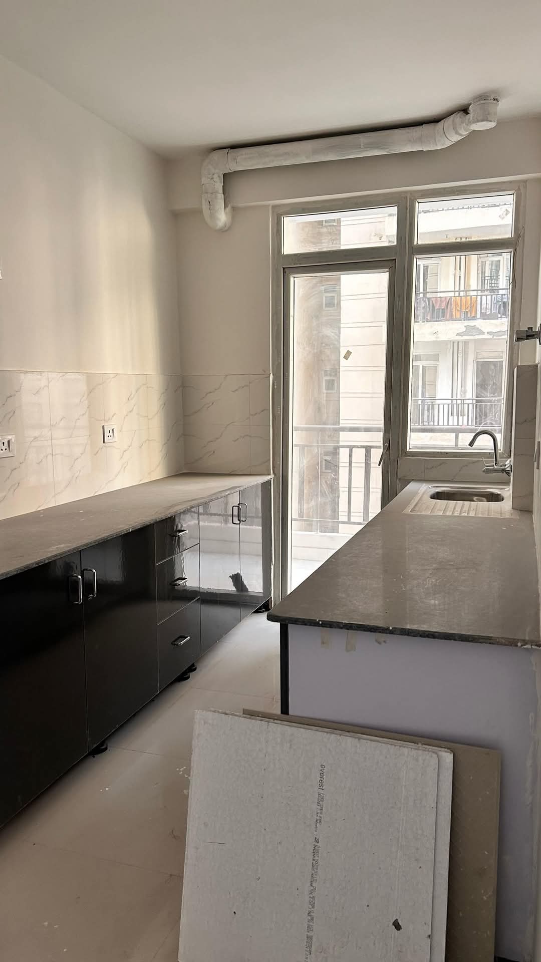 Aims Green Avenue : 3 BHK Semi Furnished Flat for sale in Sector 4, Noida Extension
