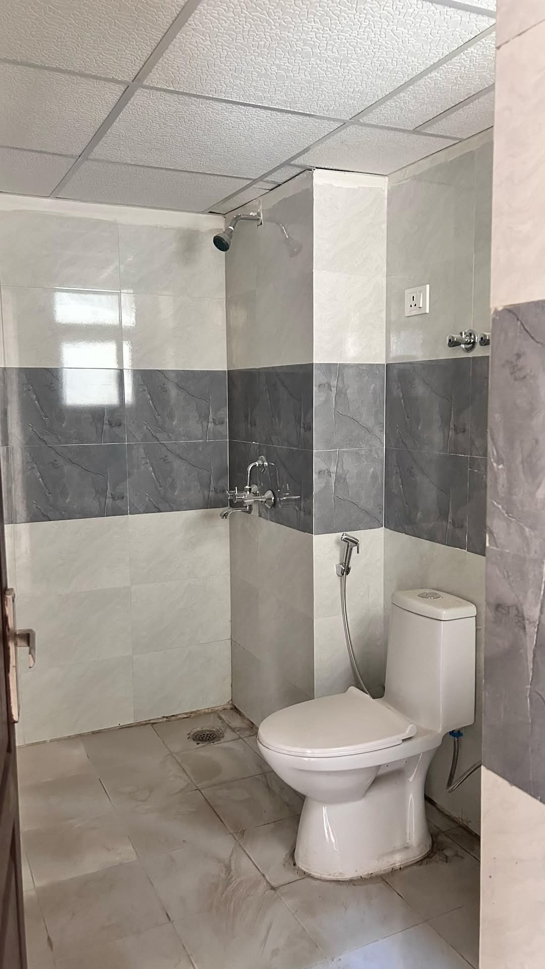 Aims Green Avenue : 3 BHK Semi Furnished Flat for sale in Sector 4, Noida Extension