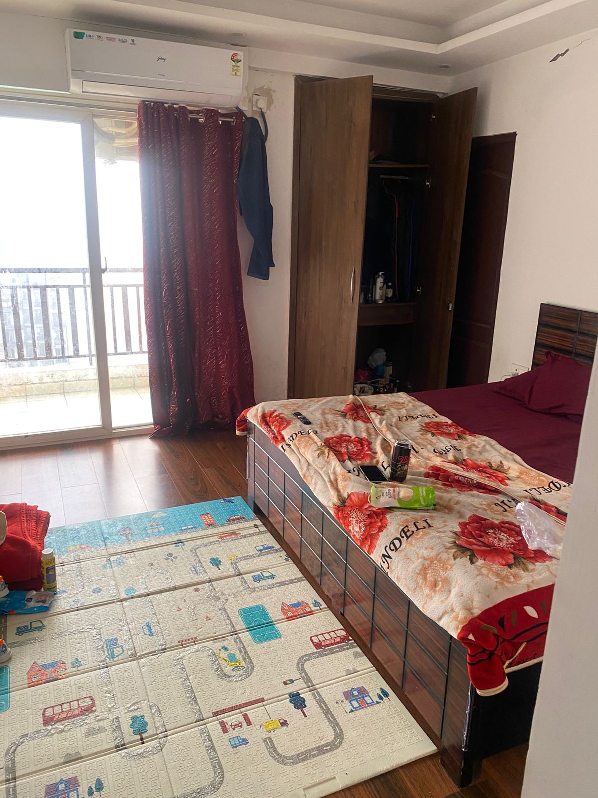 Aims Green Avenue : 3BHK Semi Furnished Flat For Rent in Sector 4, Noida Extension