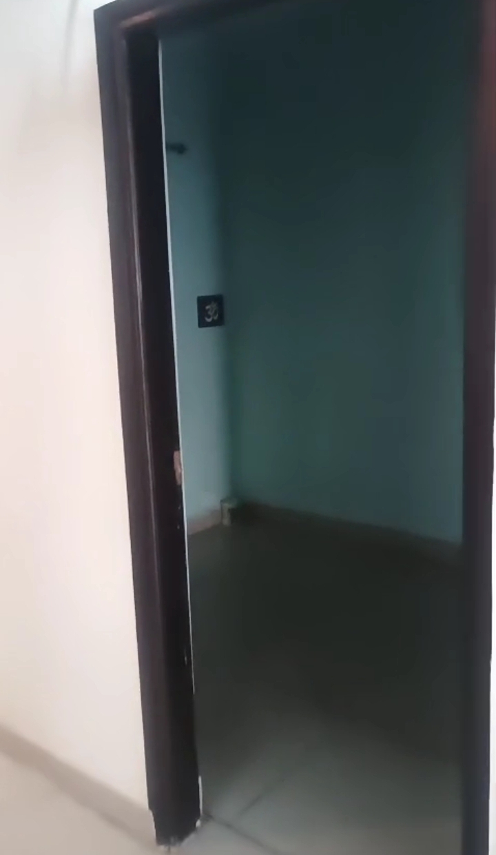 Ajnara Le Garden : 2BHK + Study Fully Furnished Flat For Rent in Sector 16B, Noida Extension