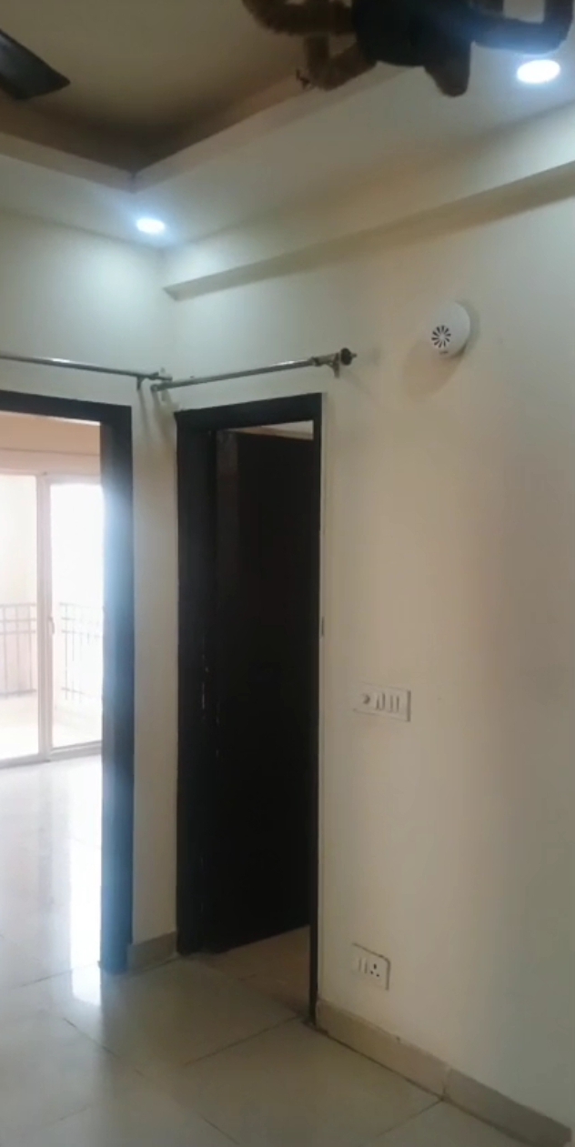 Ajnara Le Garden : 2BHK + Study Fully Furnished Flat For Rent in Sector 16B, Noida Extension