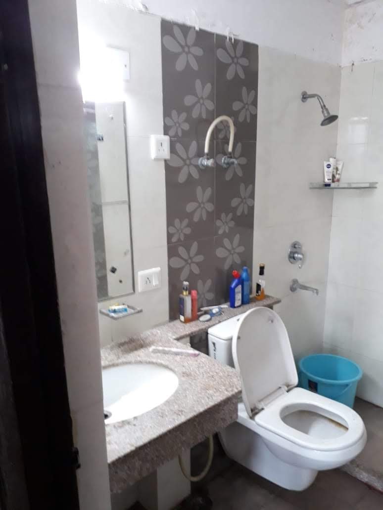 Ajnara Grand Homes : 2BHK Semi Furnished Flat For Rent in Sector 74, Noida