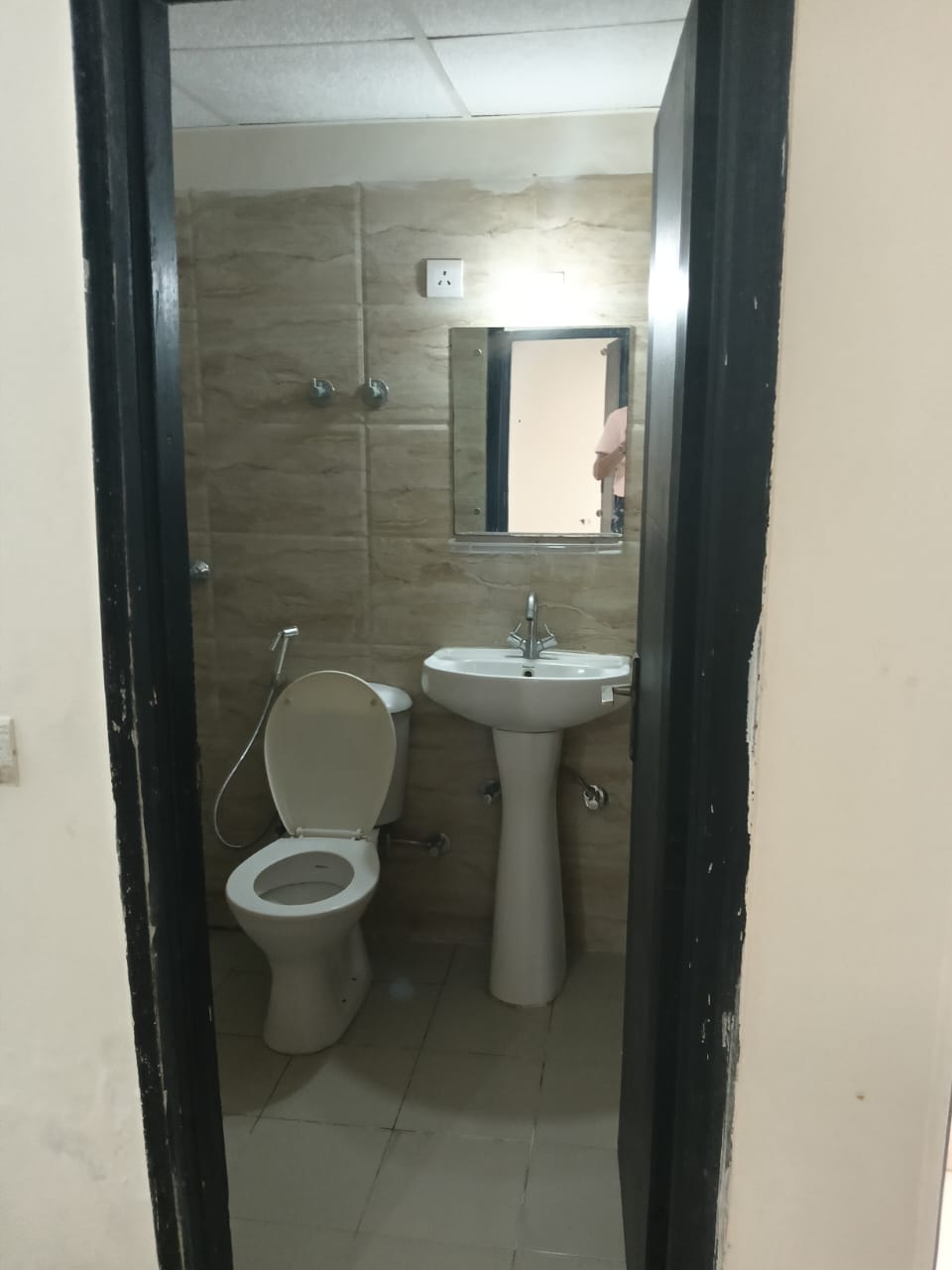 Ajnara Homes : 2BHK Semi Furnished Flat For Rent in Sector 16B, Noida Extension