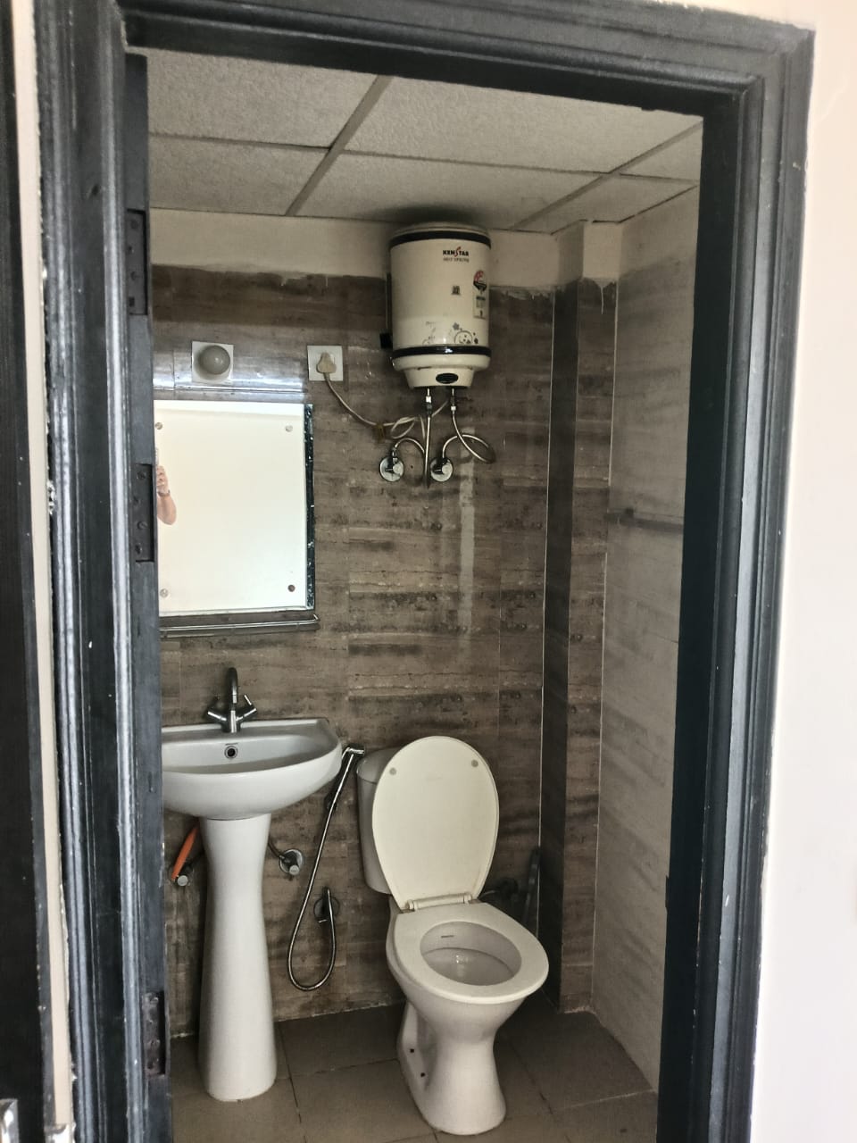 Ajnara Homes : 2BHK Semi Furnished Flat For Rent in Sector 16B, Noida Extension