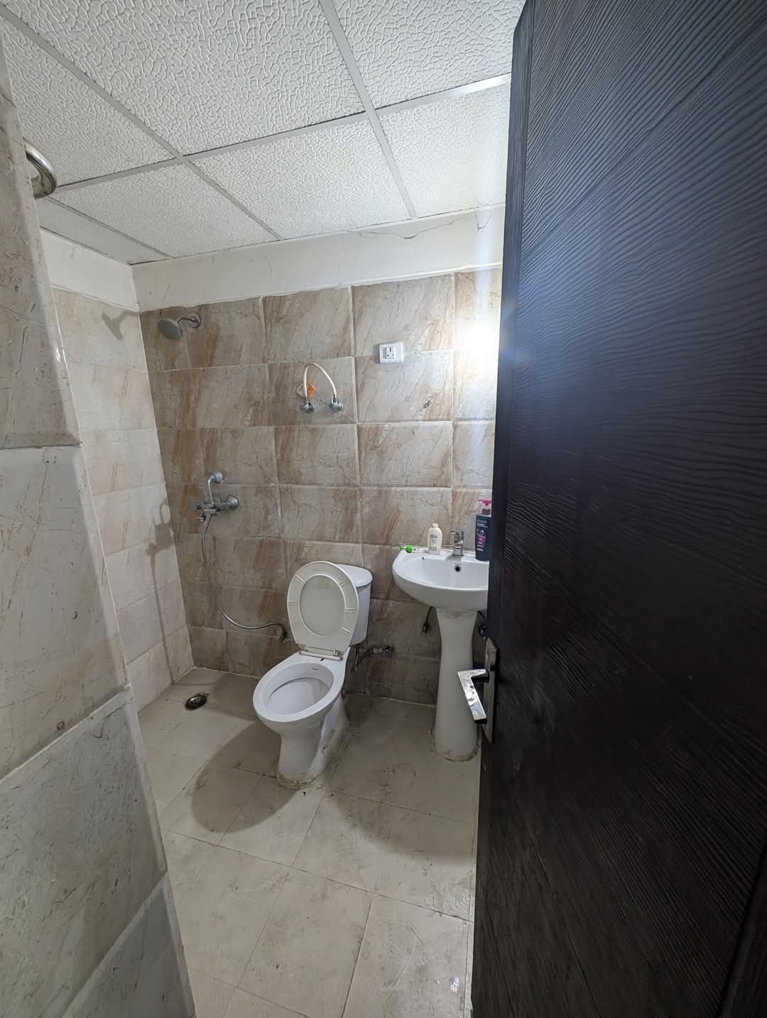 Ajnara Homes : 3 BHK Semi Furnished Flat for rent in Sector 16B, Noida Extension