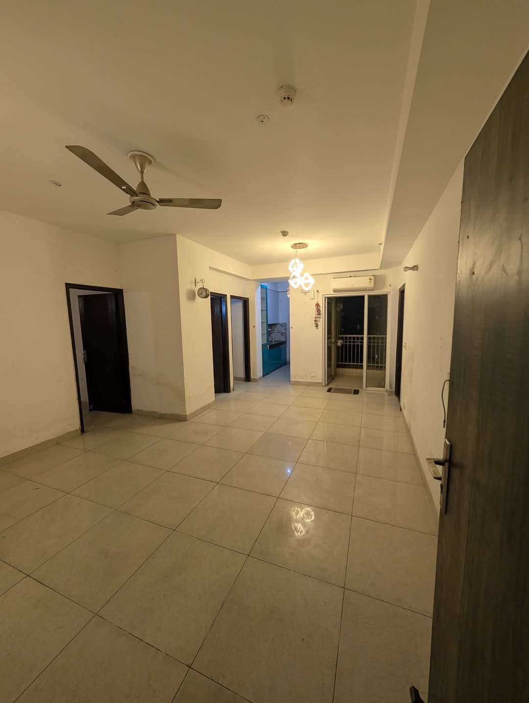 Ajnara Homes : 3 BHK Semi Furnished Flat for rent in Sector 16B, Noida Extension
