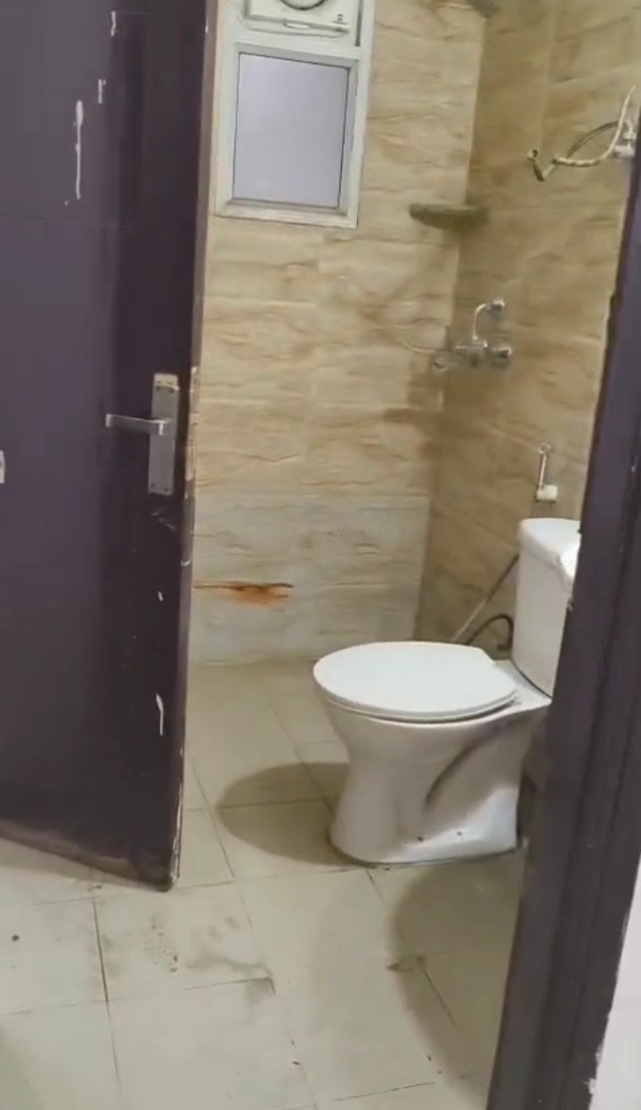 Ajnara Homes : 3 BHK Semi Furnished Flat For Rent in Sector 16B, Noida Extension