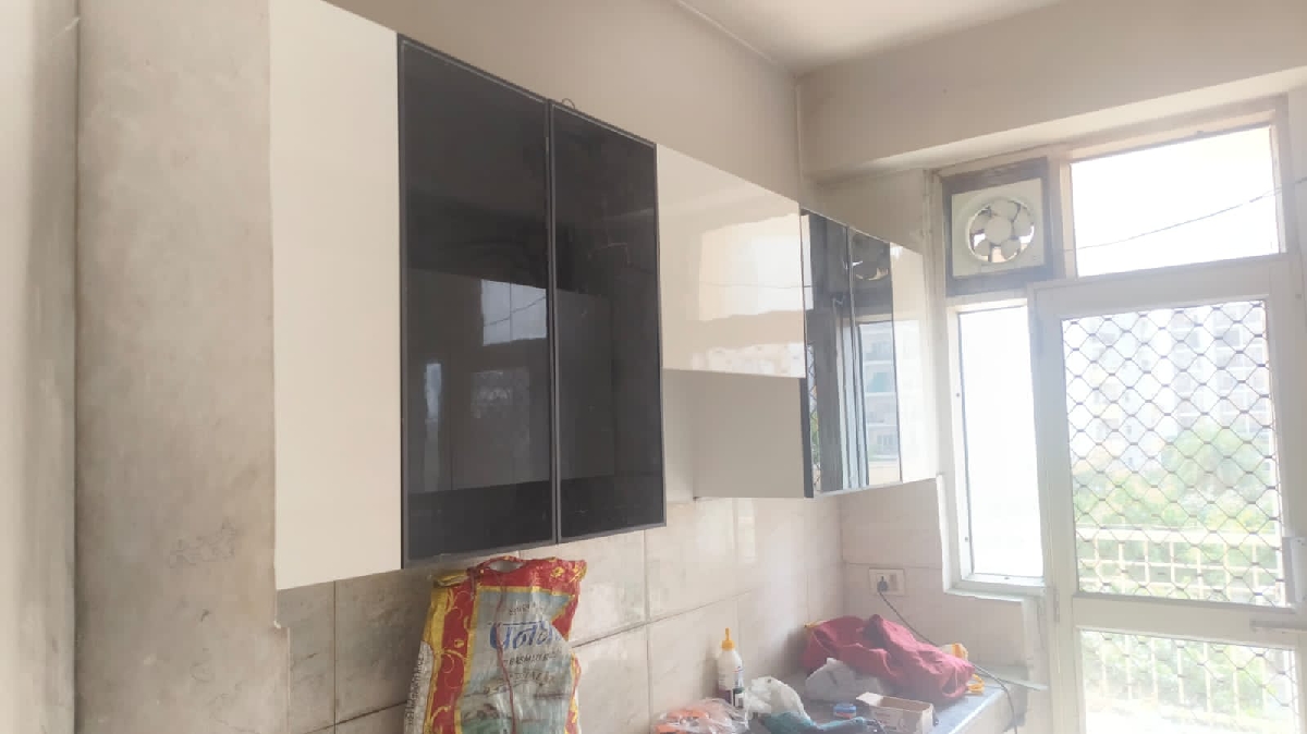 Ajnara Homes : 3 BHK Semi Furnished Flat For Rent in Sector 16B, Noida Extension