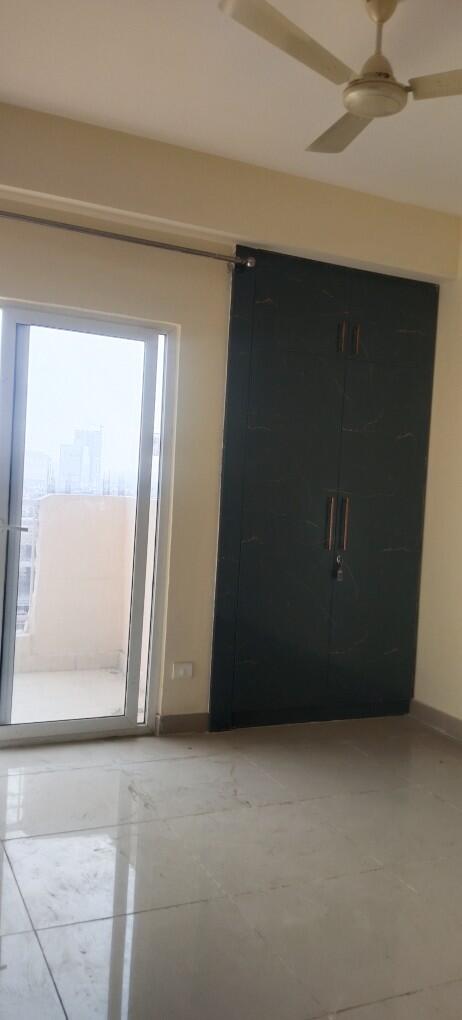Ajnara homes 3BHK  Semi Furnished Flat Available  for Rent 