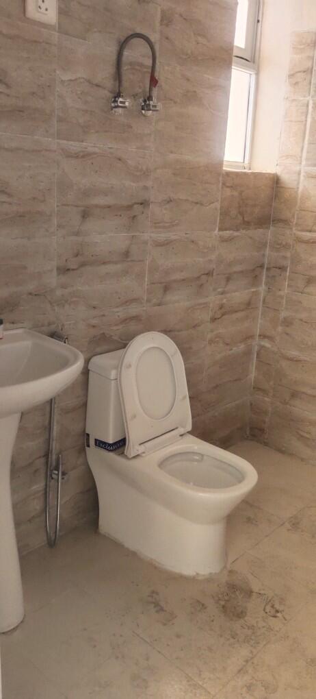 Ajnara homes 3BHK  Semi Furnished Flat Available  for Rent