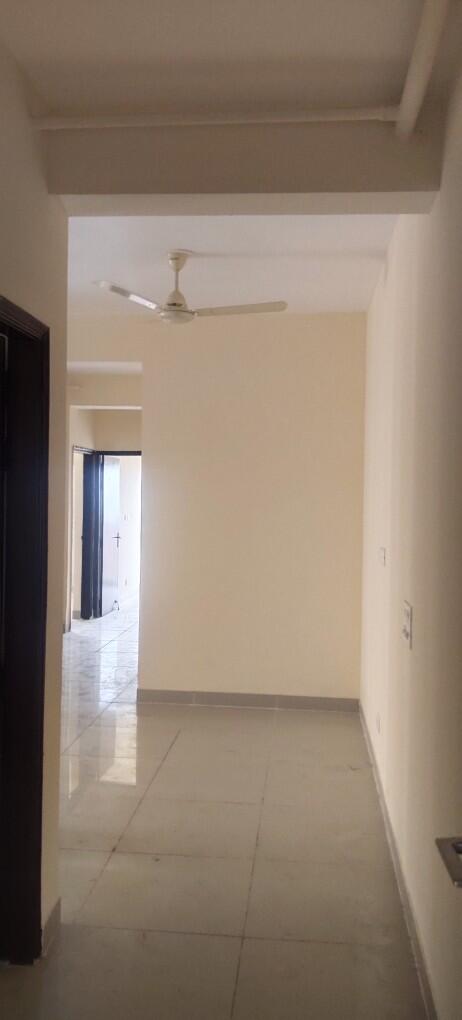 Ajnara homes 3BHK  Semi Furnished Flat Available  for Rent