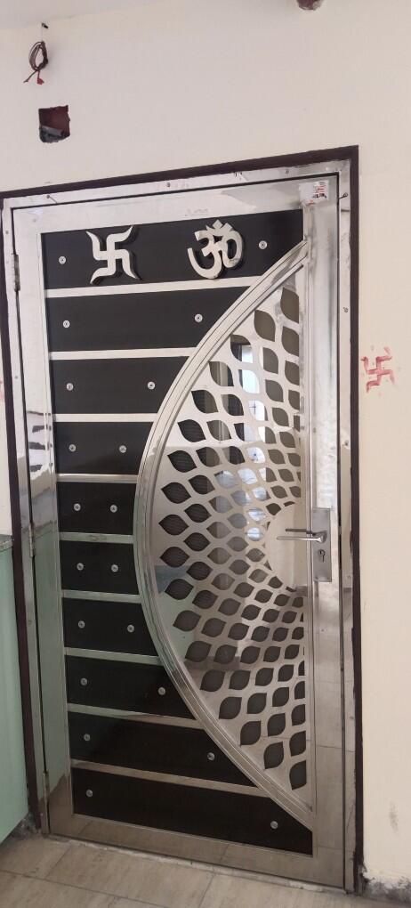 Ajnara homes 3BHK  Semi Furnished Flat Available  for Rent