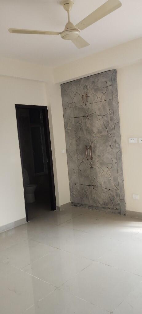 Ajnara homes 3BHK  Semi Furnished Flat Available  for Rent