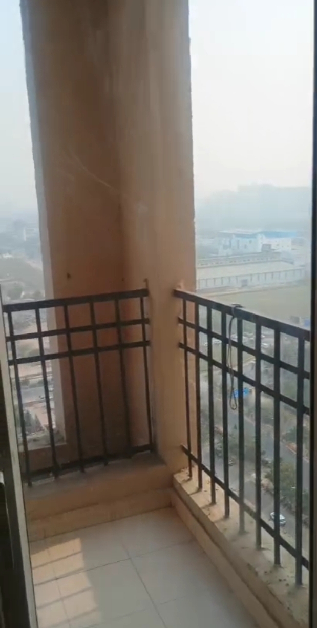 Ajnara Le Garden : 2BHK + Study Fully Furnished Flat For Rent in Sector 16B, Noida Extension