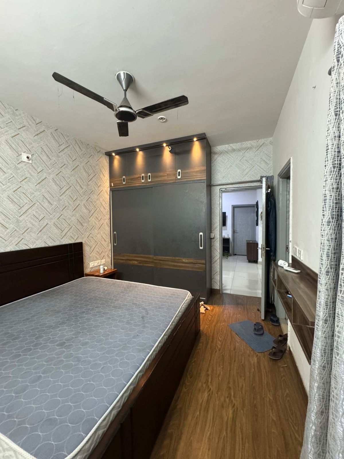 Ajnara Le Garden : 1 Room in Preoccupied 3BHK Fully Furnished Flat For Rent in Sector 16B, Noida Extension