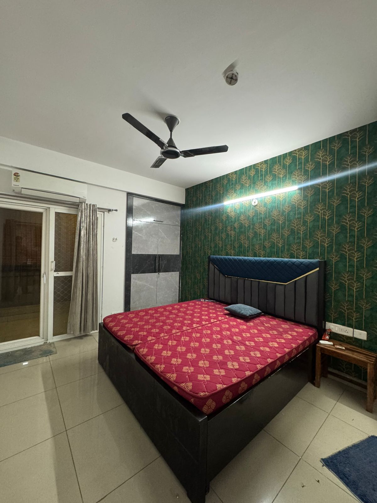 Ajnara Le Garden : 1 Room in Preoccupied 3BHK Fully Furnished Flat For Rent in Sector 16B, Noida Extension