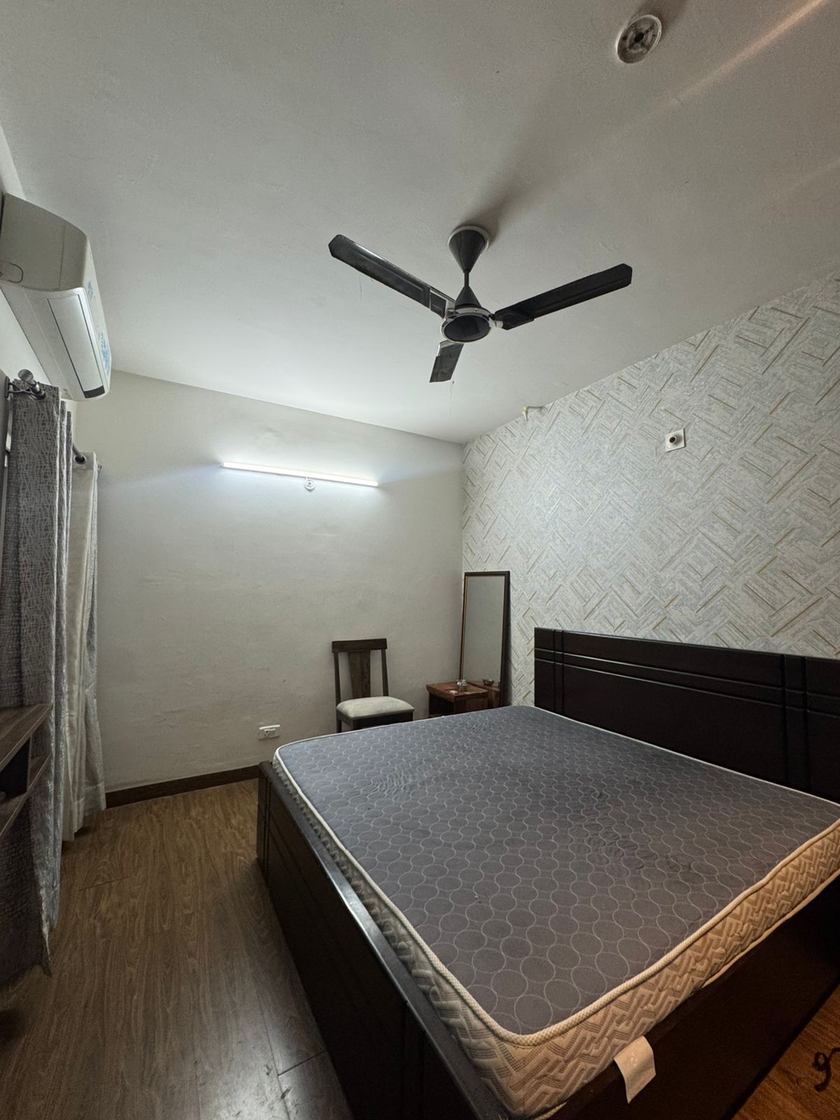 Ajnara Le Garden : 1 Room in Preoccupied 3BHK Fully Furnished Flat For Rent in Sector 16B, Noida Extension
