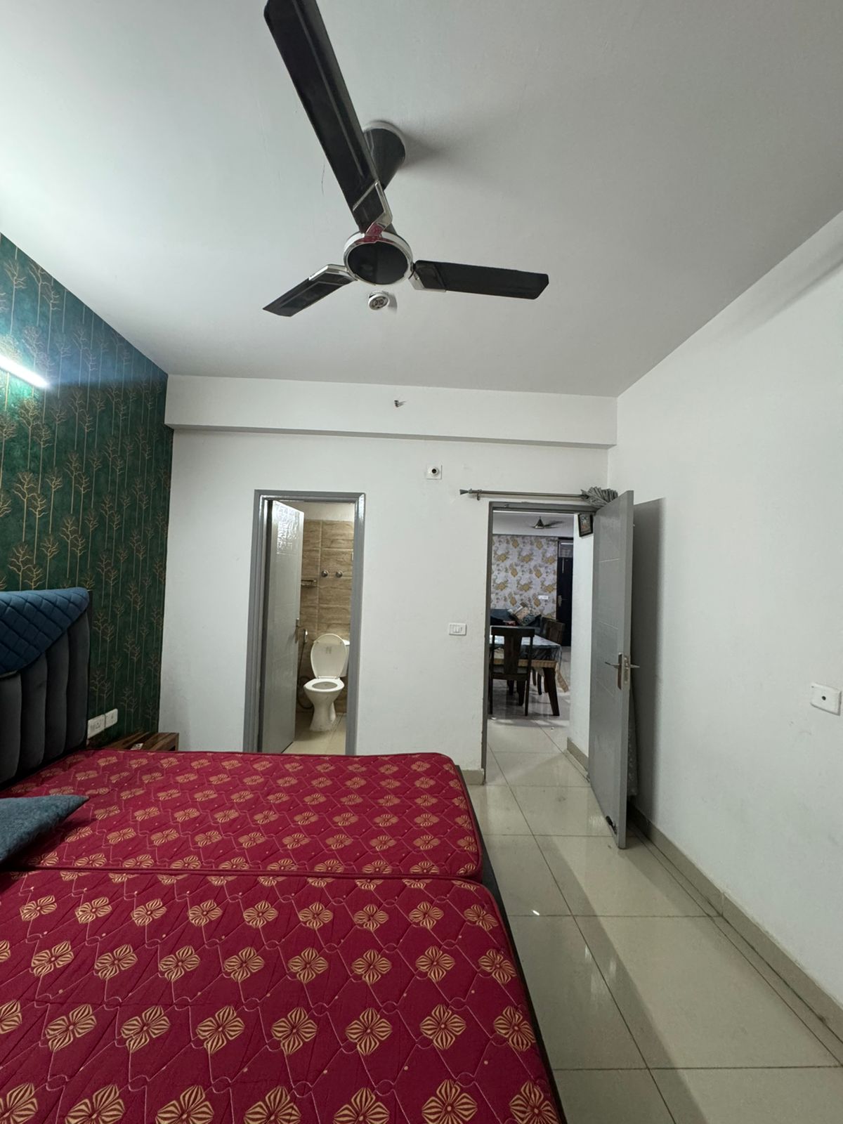 Ajnara Le Garden : 1 Room in Preoccupied 3BHK Fully Furnished Flat For Rent in Sector 16B, Noida Extension