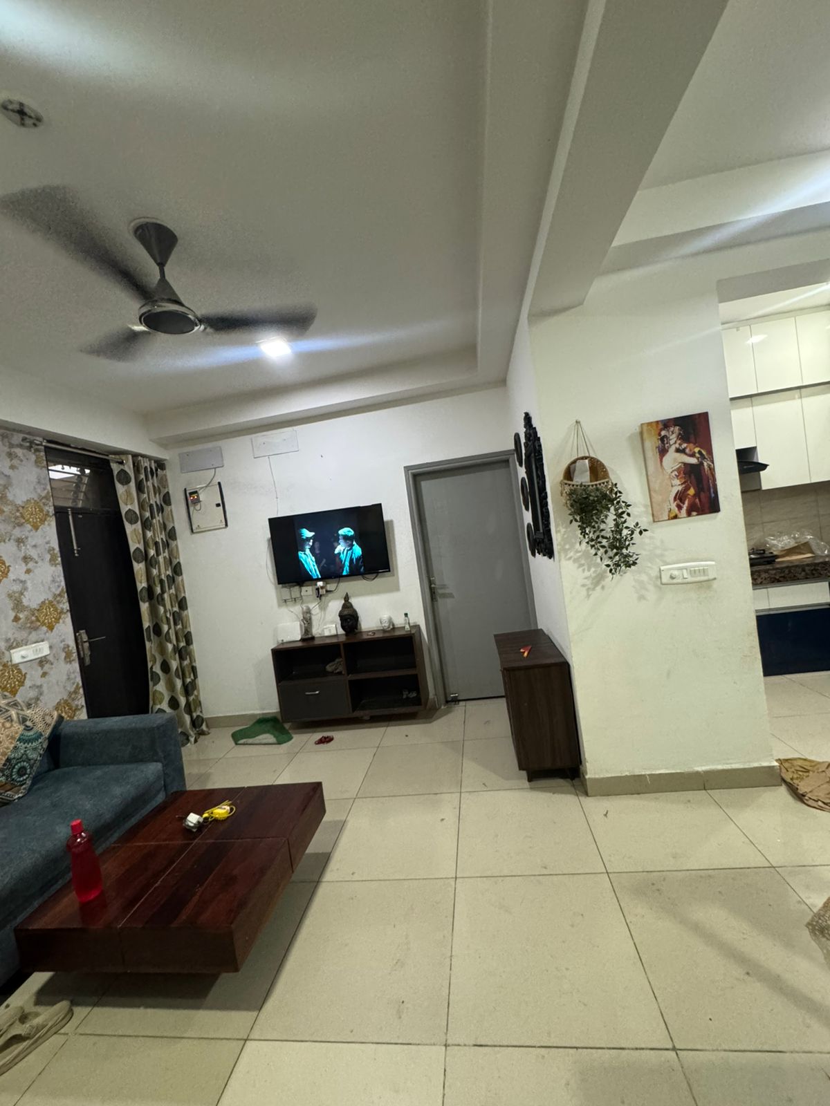 Ajnara Le Garden : 1 Room in Preoccupied 3BHK Fully Furnished Flat For Rent in Sector 16B, Noida Extension
