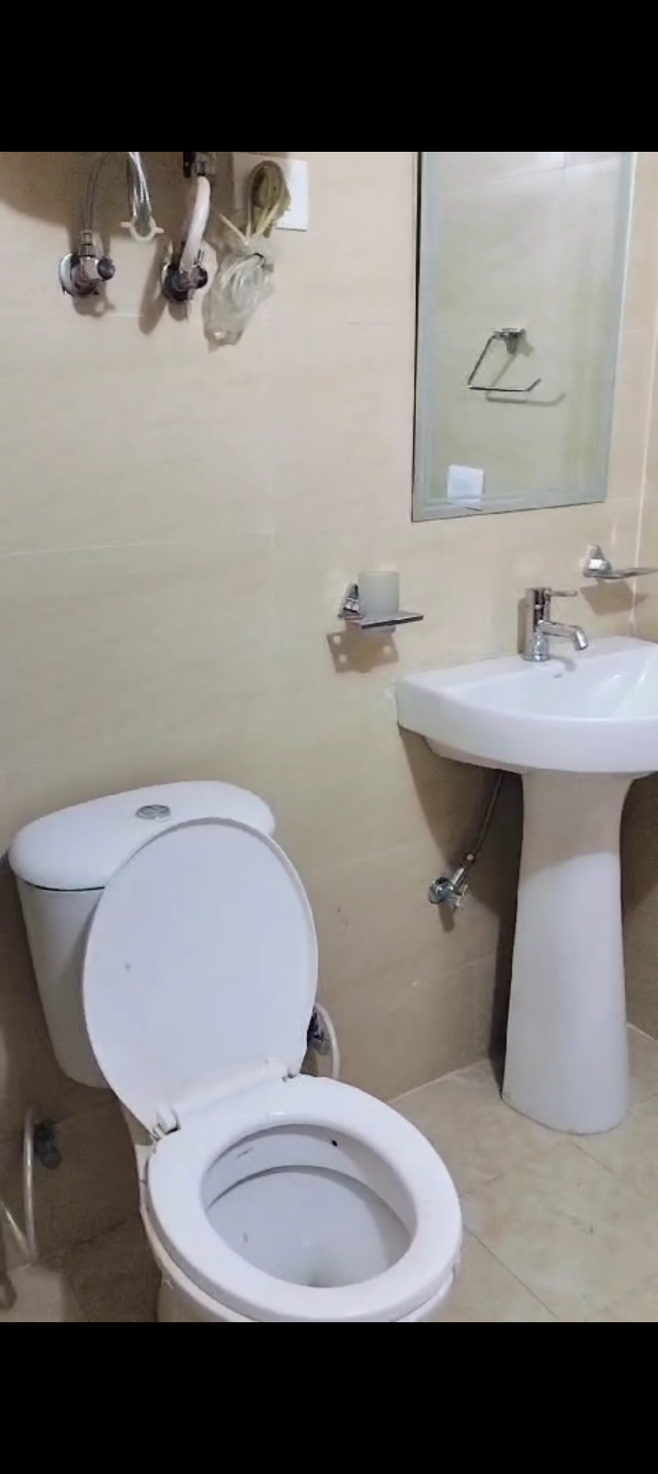 Amrapali Centurian Park : 3BHK Semi Furnished Flat For Sell in TechZone 4, Noida Extension