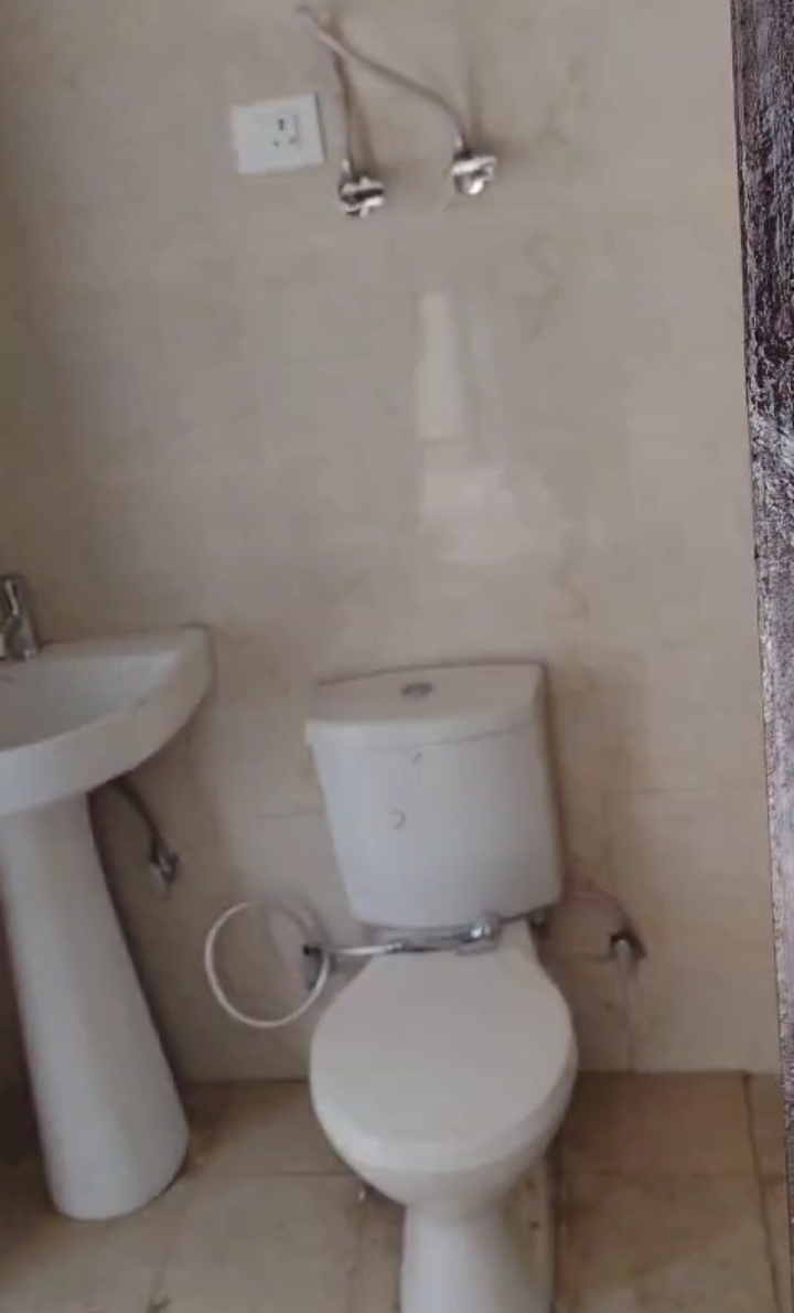 Amrapali Centurian Park : 2 BHK UnFurnished Flat For Sell in TechZone 4, Noida Extension