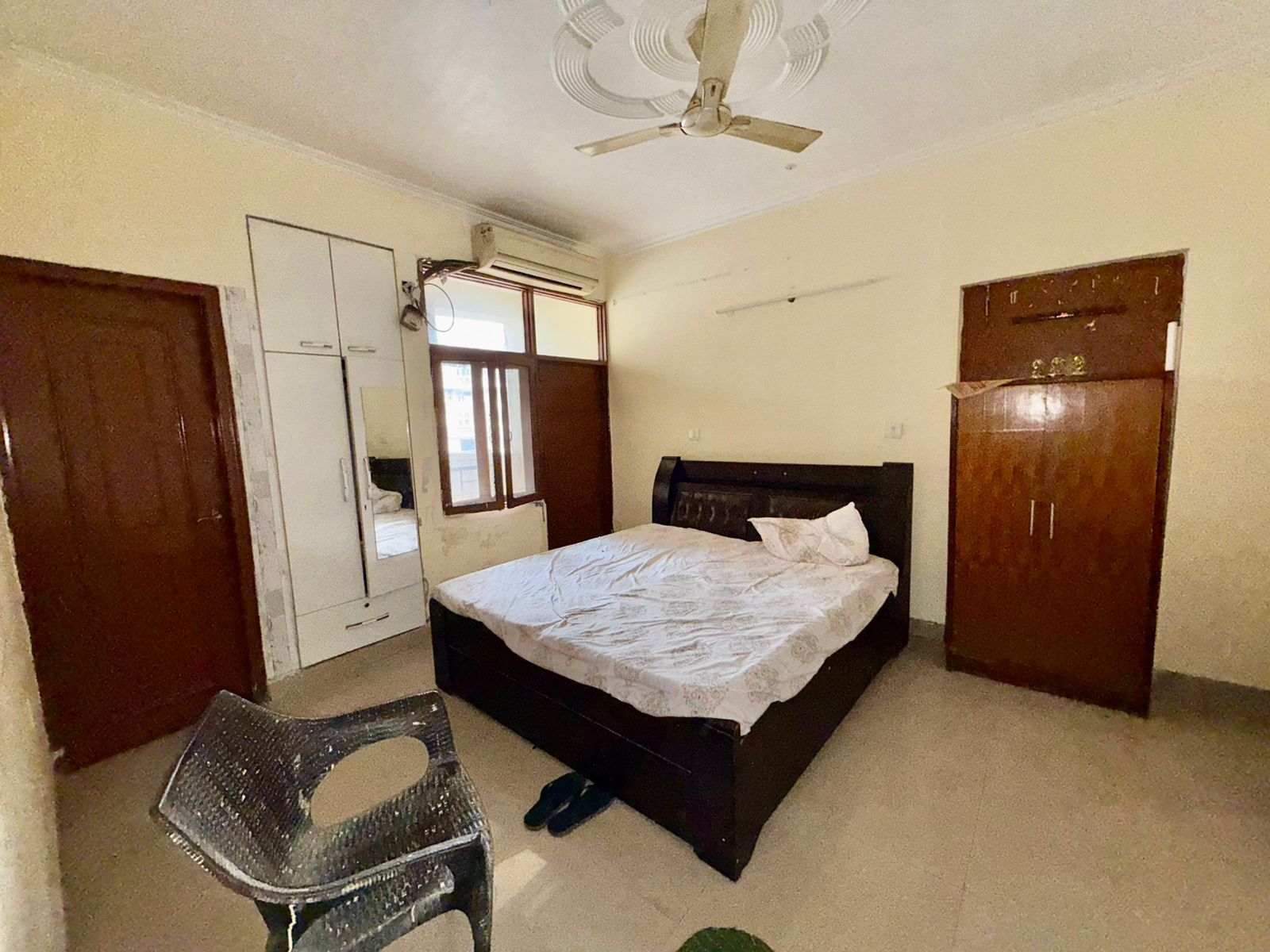 Amrapali Royal, Vaibhav Khand, Ghaziabad : 1BHK Fully Furnished Flat For Rent in Indirapuram, Ghaziabad
