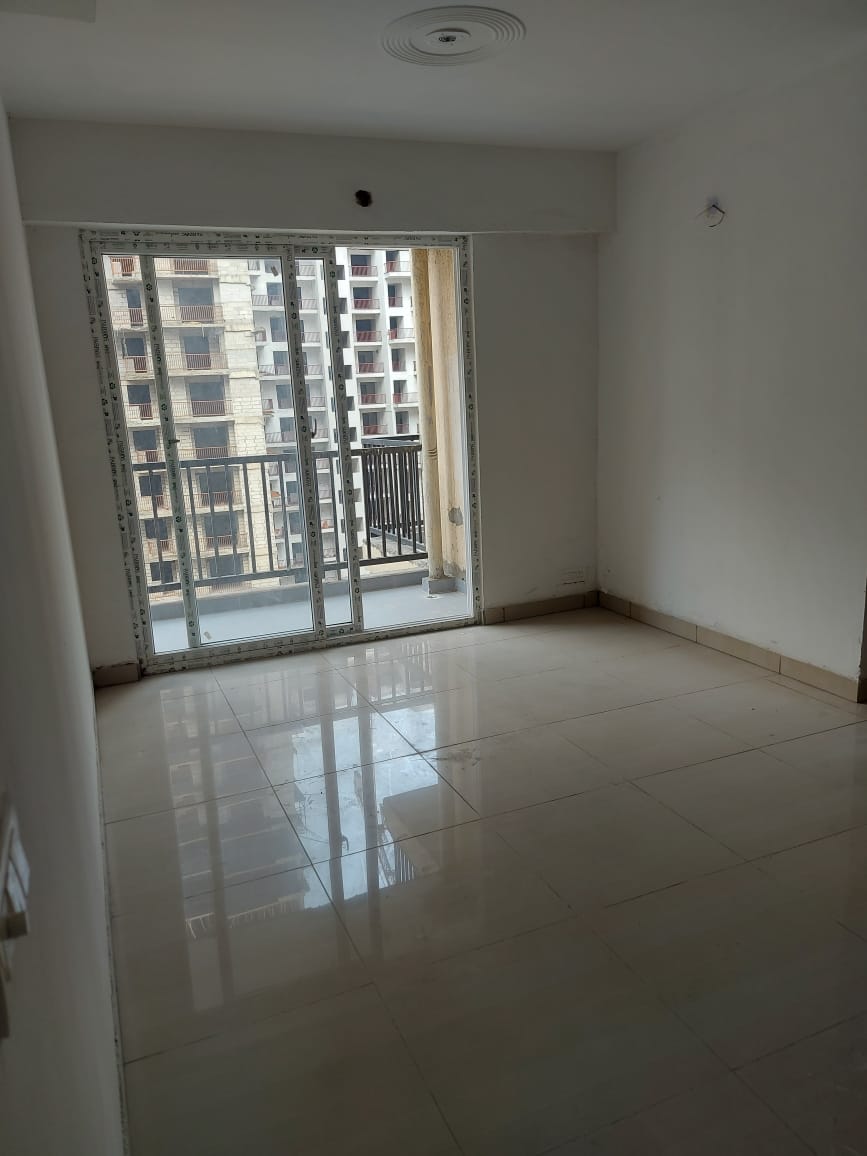 Amrapali La Residentia : 3BHK Semi Furnished Flat For Rent in TechZone 4, Noida Extension