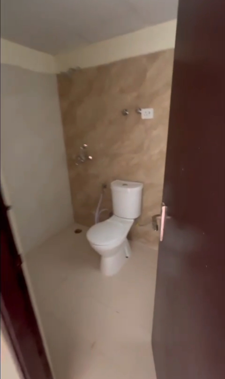 Amrapali Dream Valley : 2 BHK + Study UnFurnished Flat For Sell in TechZone 4, Noida Extension