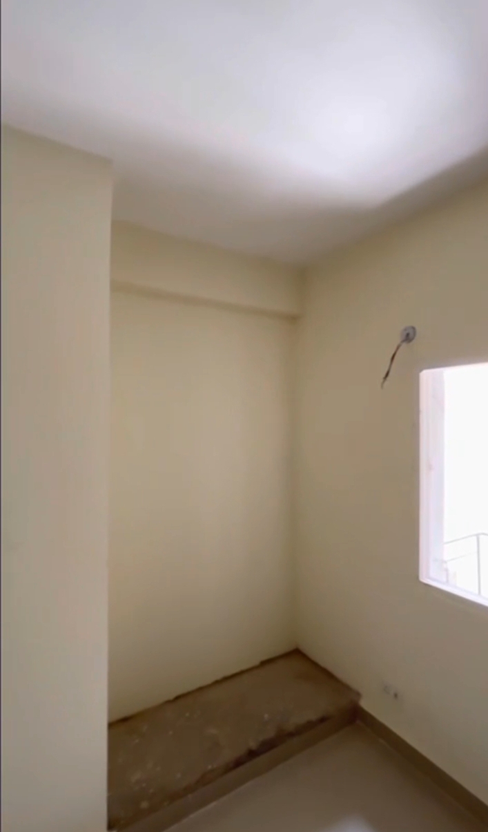 Amrapali Dream Valley : 2 BHK + Study UnFurnished Flat For Sell in TechZone 4, Noida Extension