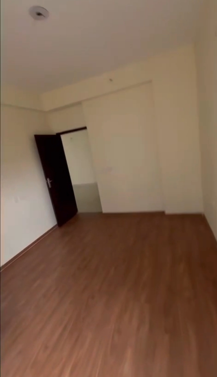 Amrapali Dream Valley : 2 BHK + Study UnFurnished Flat For Sell in TechZone 4, Noida Extension