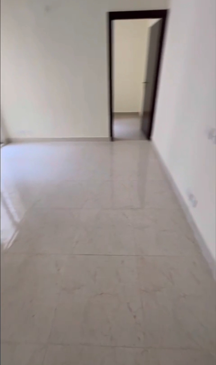 Amrapali Dream Valley : 2 BHK + Study UnFurnished Flat For Sell in TechZone 4, Noida Extension