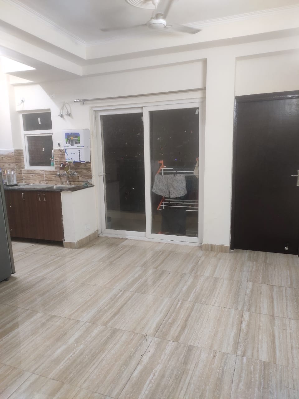 Amrapali Centurian Park : 1 Room in Preoccupied 2BHK Semi Furnished Flat For Rent in TechZone 4, Noida Extension