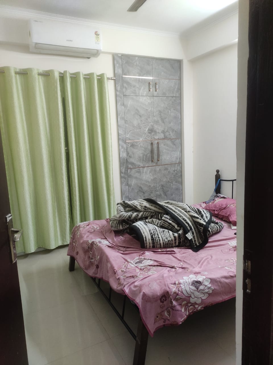 Amrapali Centurian Park : 1 Room in Preoccupied 2BHK Semi Furnished Flat For Rent in TechZone 4, Noida Extension