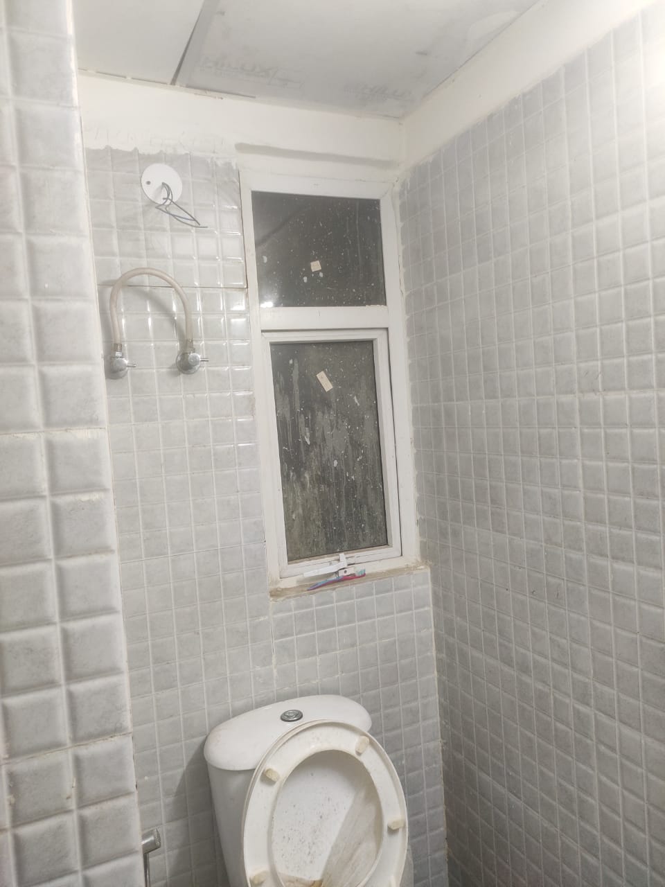 Amrapali Centurian Park : 1 Room in Preoccupied 2BHK Semi Furnished Flat For Rent in TechZone 4, Noida Extension