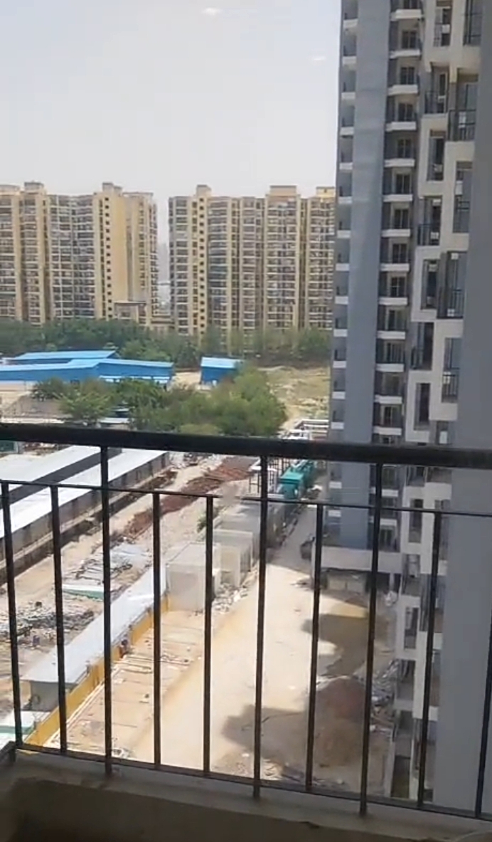 Amrapali Dream Valley : 3 BHK Semi Furnished Flat For Rent in TechZone 4, Noida Extension