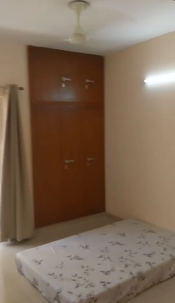 Amrapali Dream Valley : 3 BHK Semi Furnished Flat For Rent in TechZone 4, Noida Extension