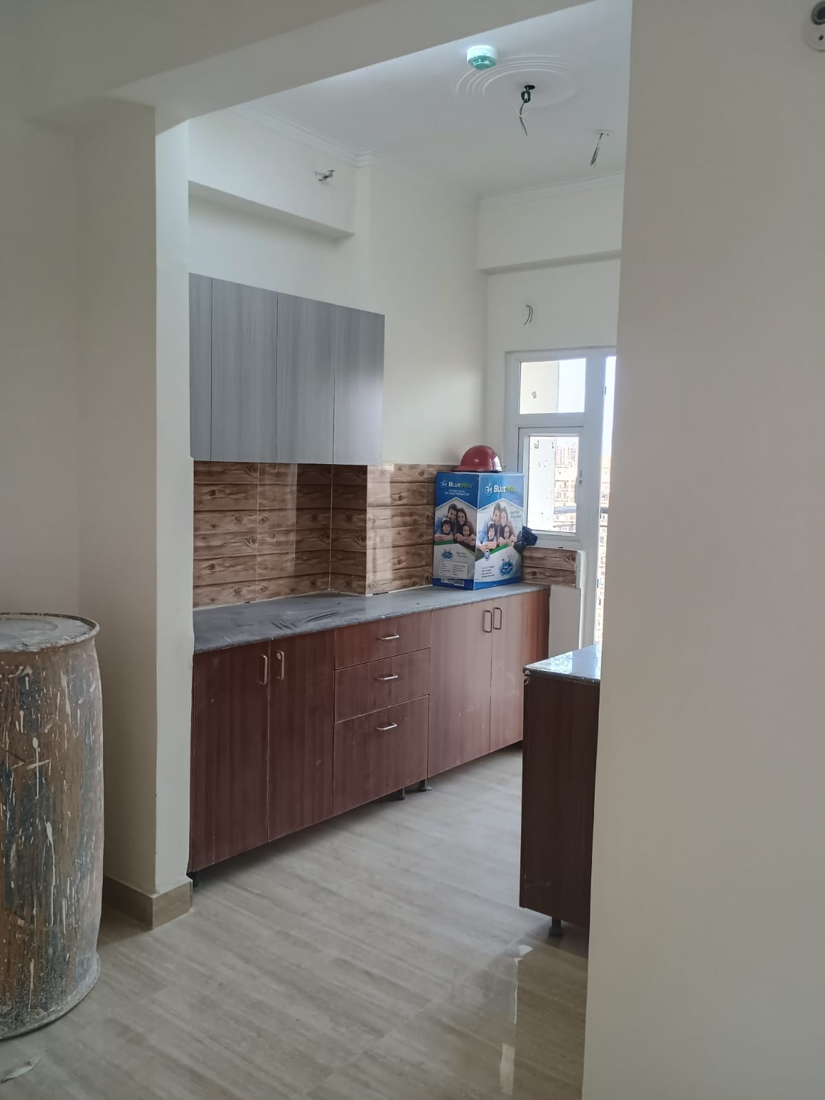 Amrapali Centurian Park : 3 BHK Semi Furnished Flat For Sell in TechZone 4, Noida Extension
