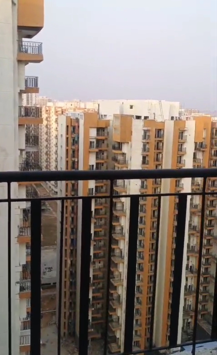 Amrapali Centurian Park : 3 BHK Semi Furnished Flat For Sell in TechZone 4, Noida Extension