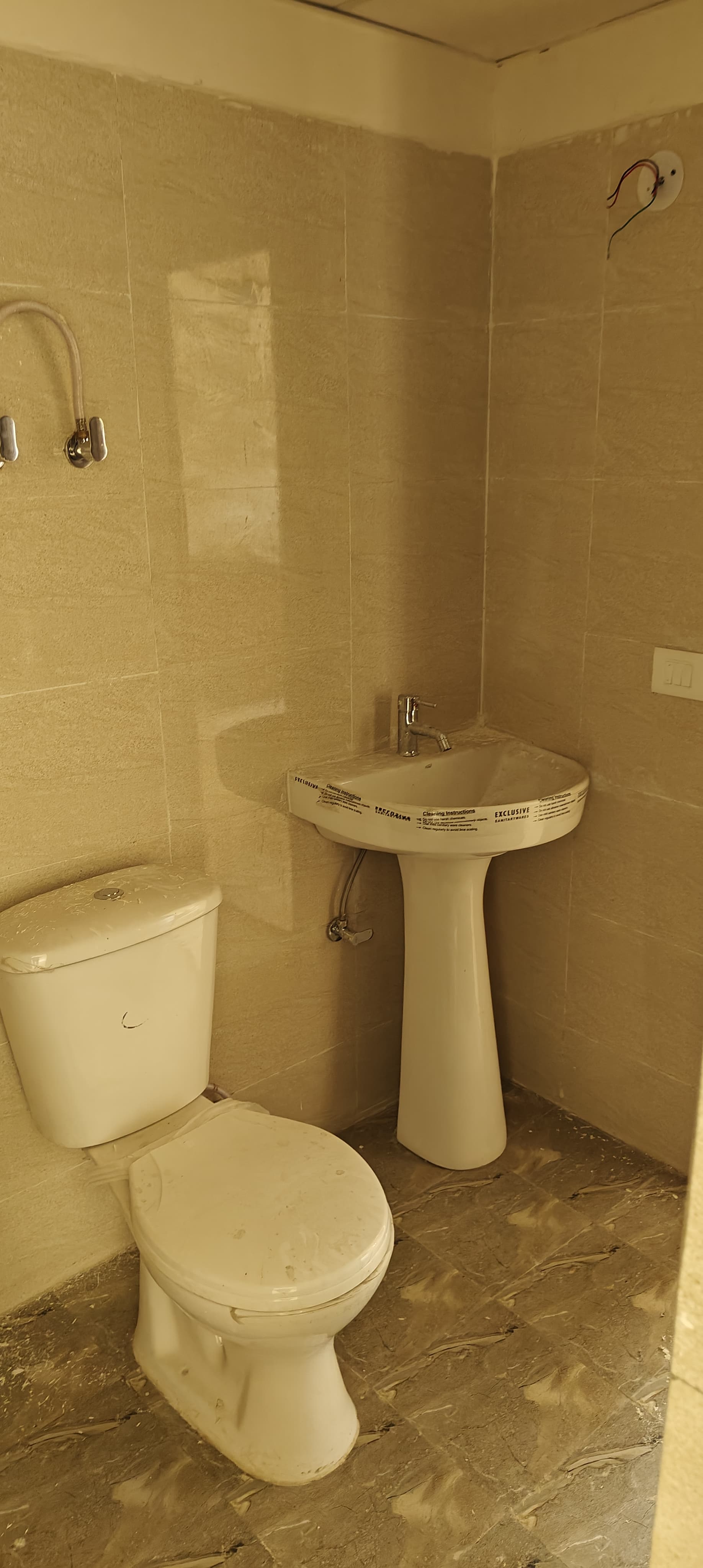 Amrapali Centurian Park : 3 BHK Semi Furnished Flat For Sell in TechZone 4, Noida Extension
