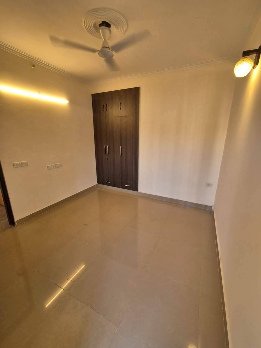 Amrapali Centurian Park Terrace Home : 4 BHK Semi Furnished Flat for rent in TechZone 4