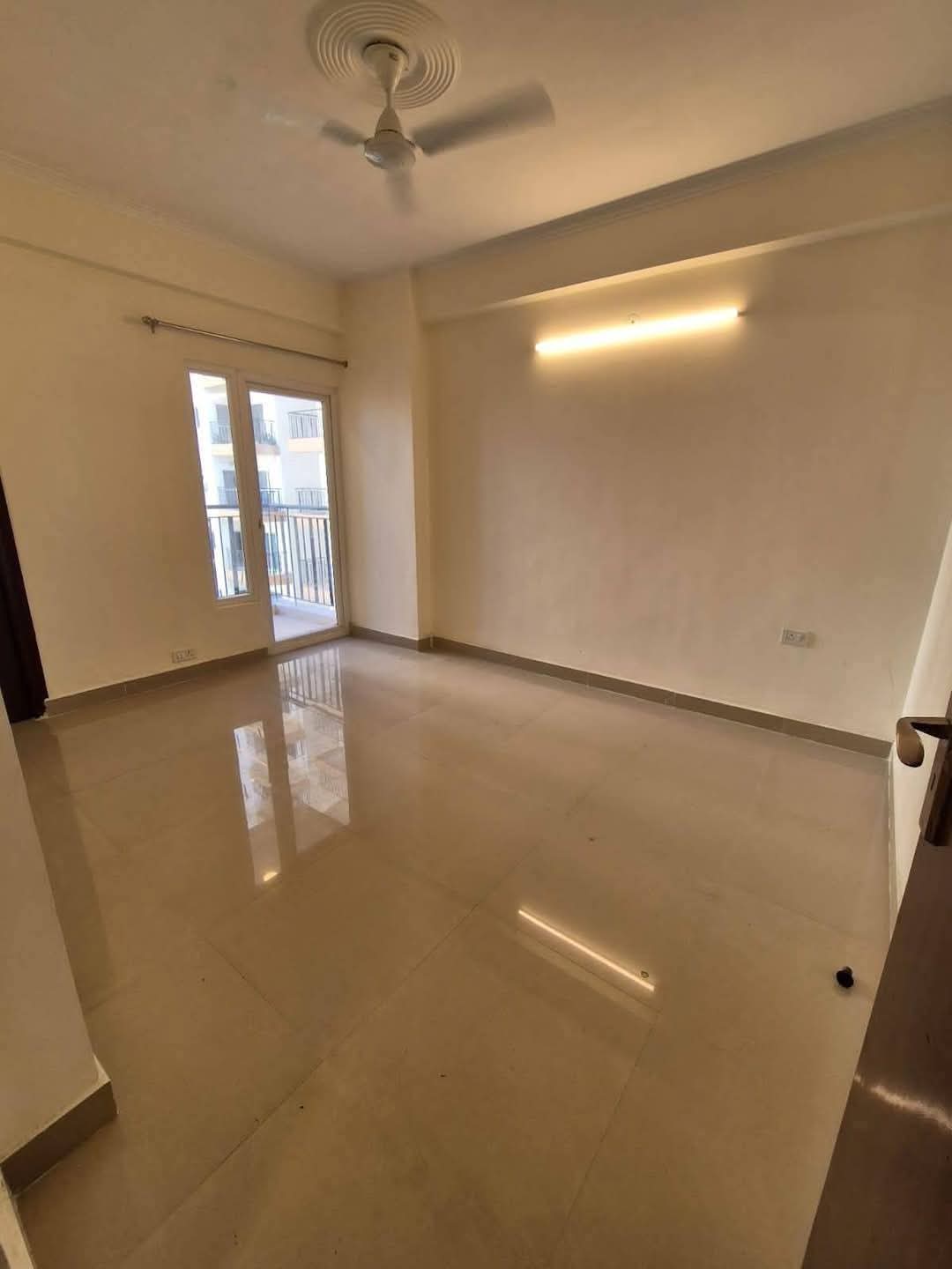Amrapali Centurian Park Terrace Home : 4 BHK Semi Furnished Flat for rent in TechZone 4