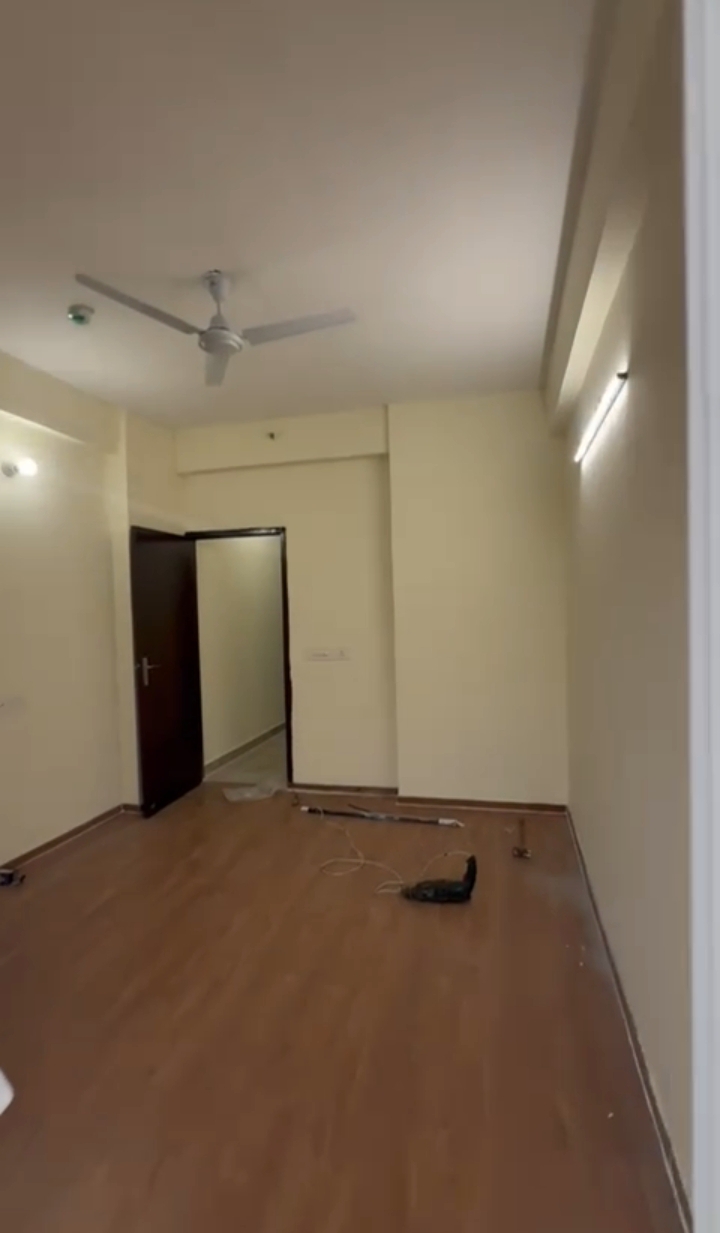 Amrapali Enchante : 2 BHK Semi Furnished Flat For Sell in TechZone 4, Noida Extension